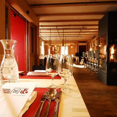 Alpinhotel Bort 3* جريندلوالد