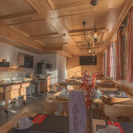 فندق Alpinhotel Bort جريندلوالد